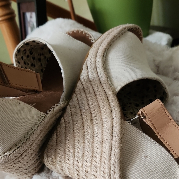 NWOB Toms Cream Tan Espadrille Shoes with Ankle Straps-Size 10 - Picture 5 of 5